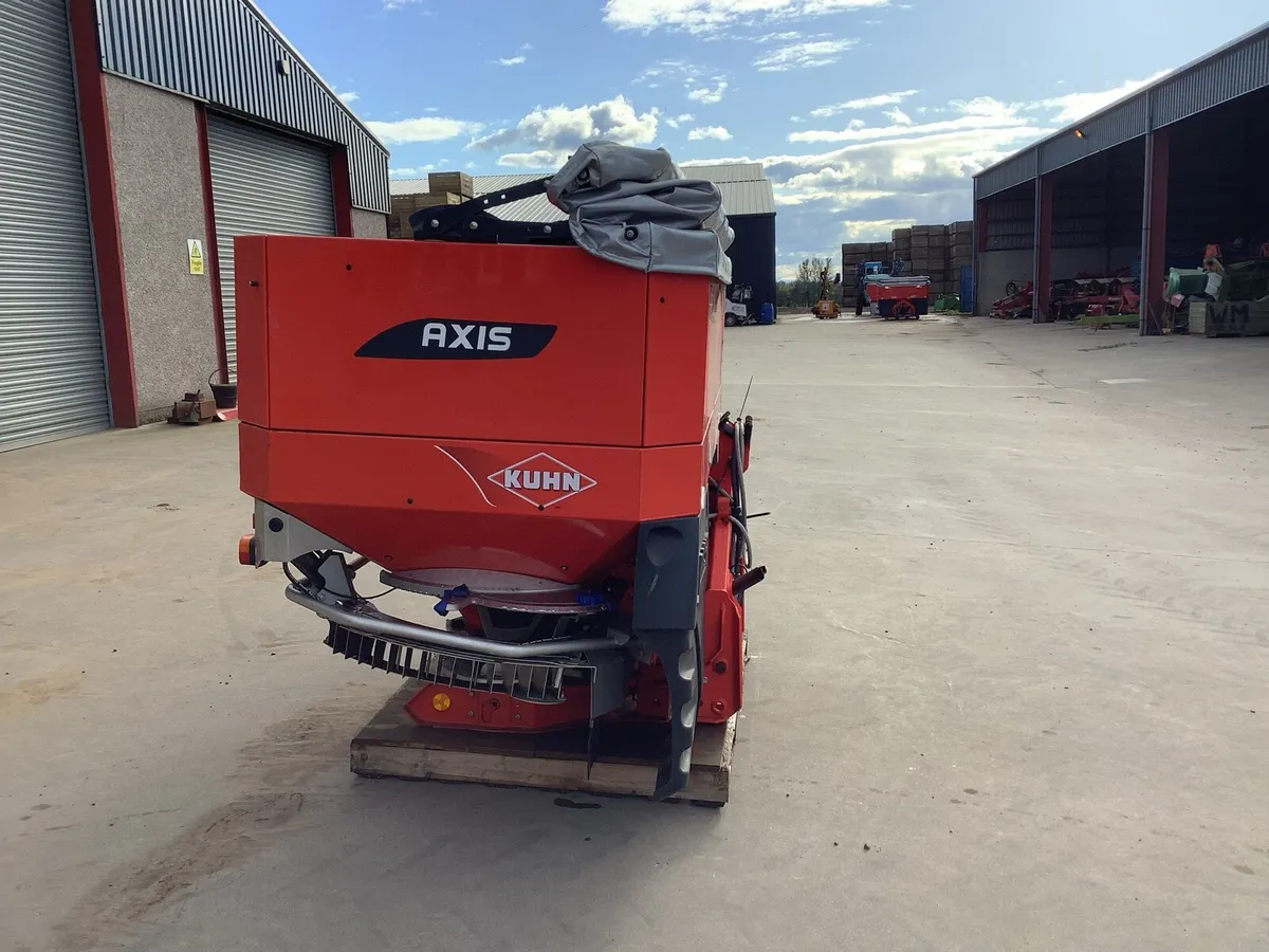 Kuhn Fertiliser Spreader - Image 4