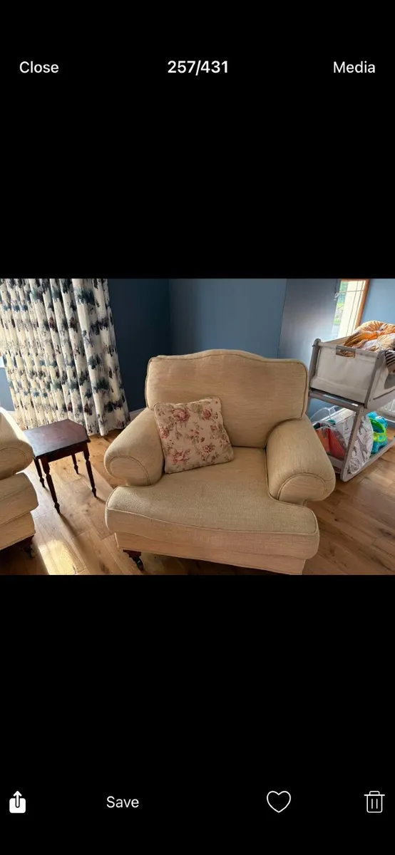 Three piece suite of furniture - Image 2