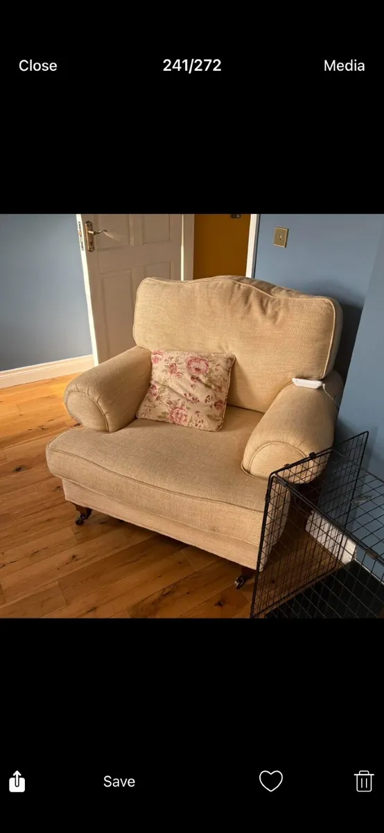 Three piece suite of furniture - Image 3
