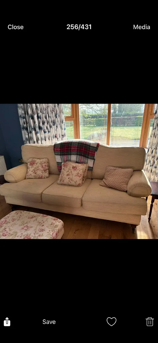 Three piece suite of furniture - Image 4