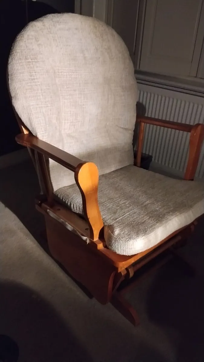 Nursing chair - Image 1