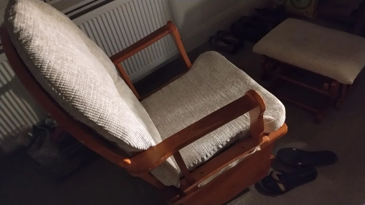 Nursing chair - Image 3