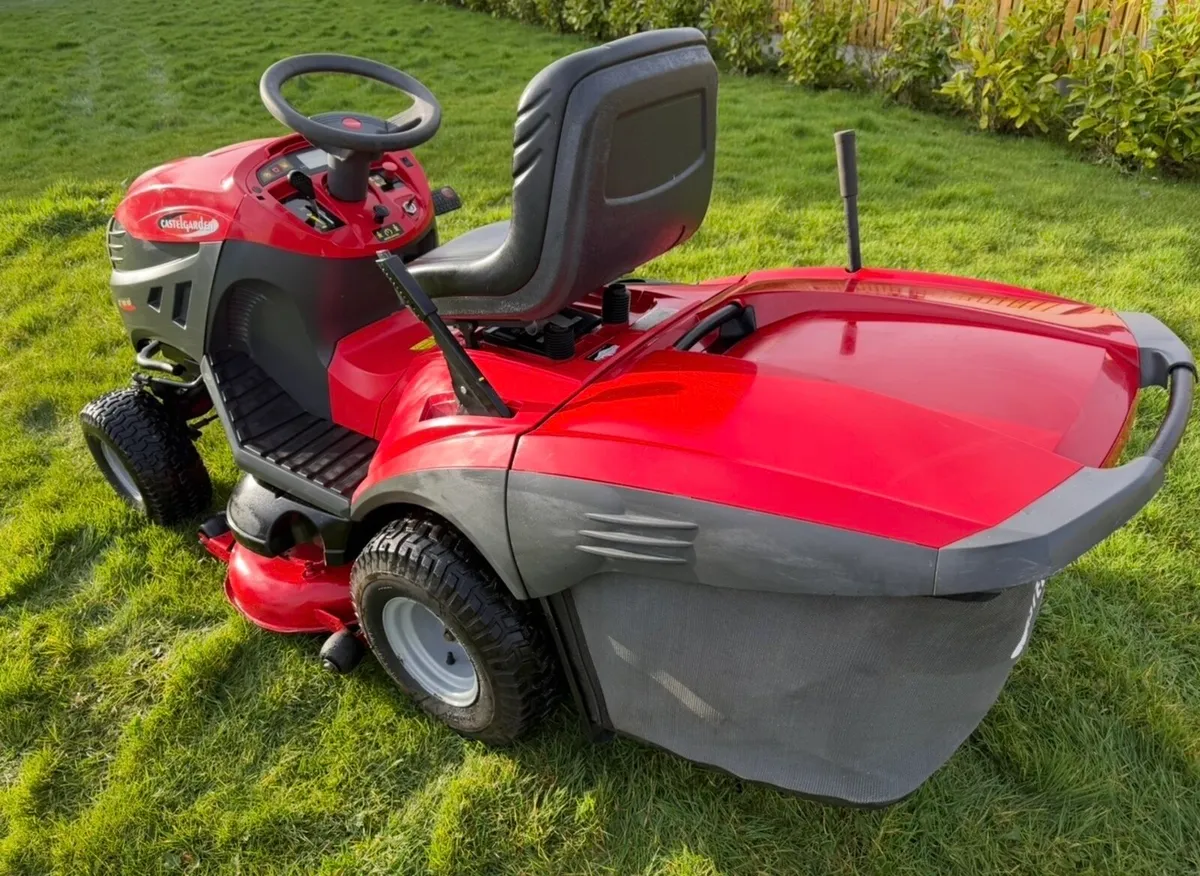 LIKE NEW CASTLEGARDEN MOWER - Image 4