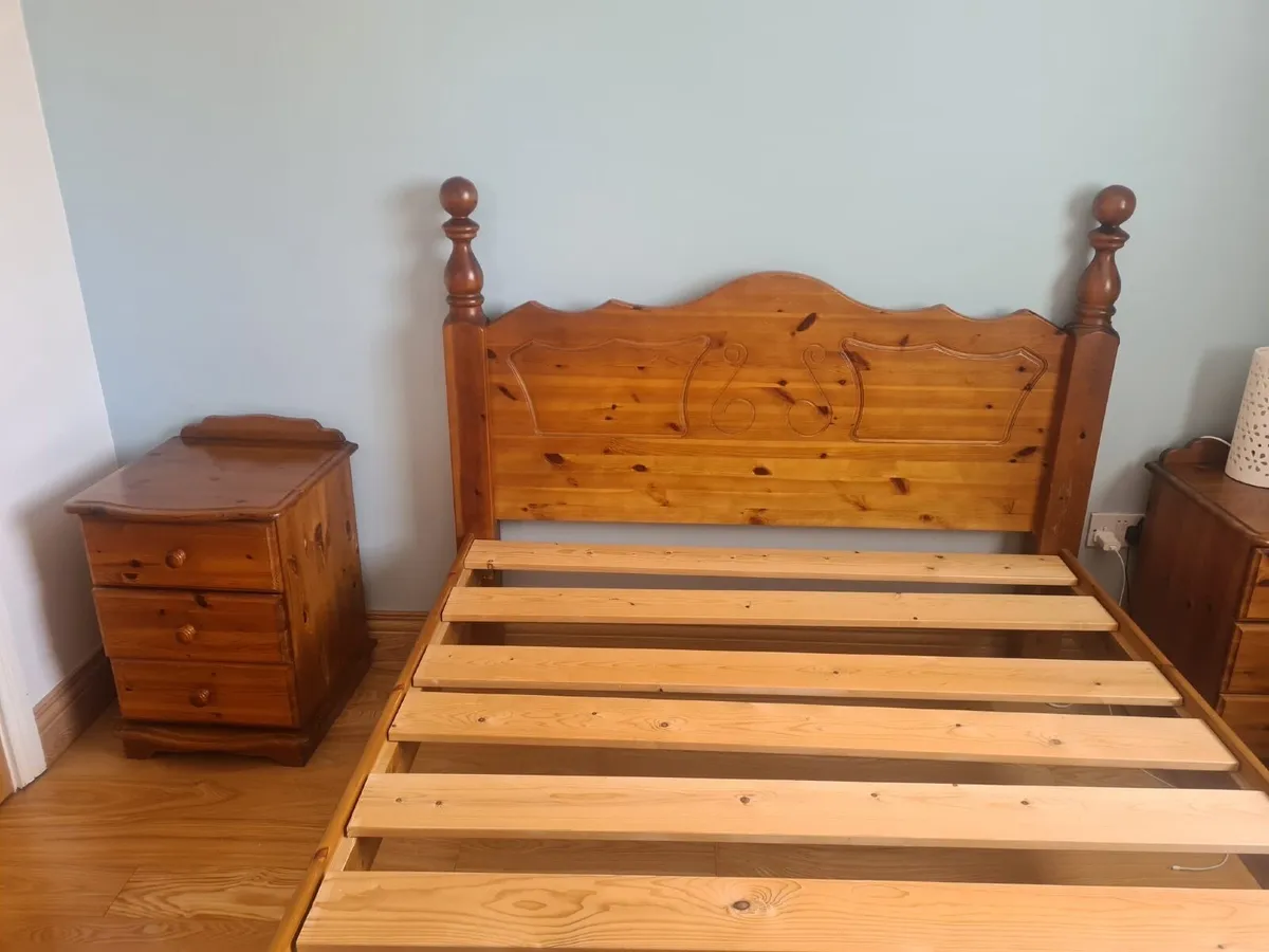 Bed and bedside lockers - Image 2