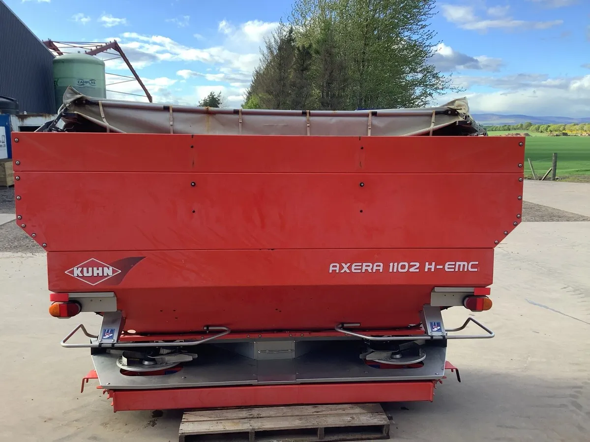Kuhn Fertiliser Spreader - Image 2