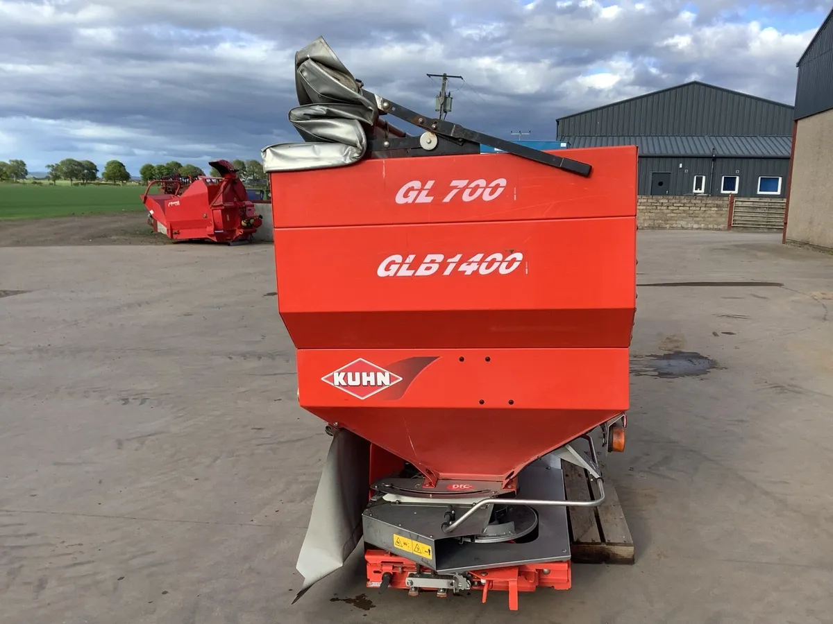 Kuhn Fertiliser Spreader - Image 4