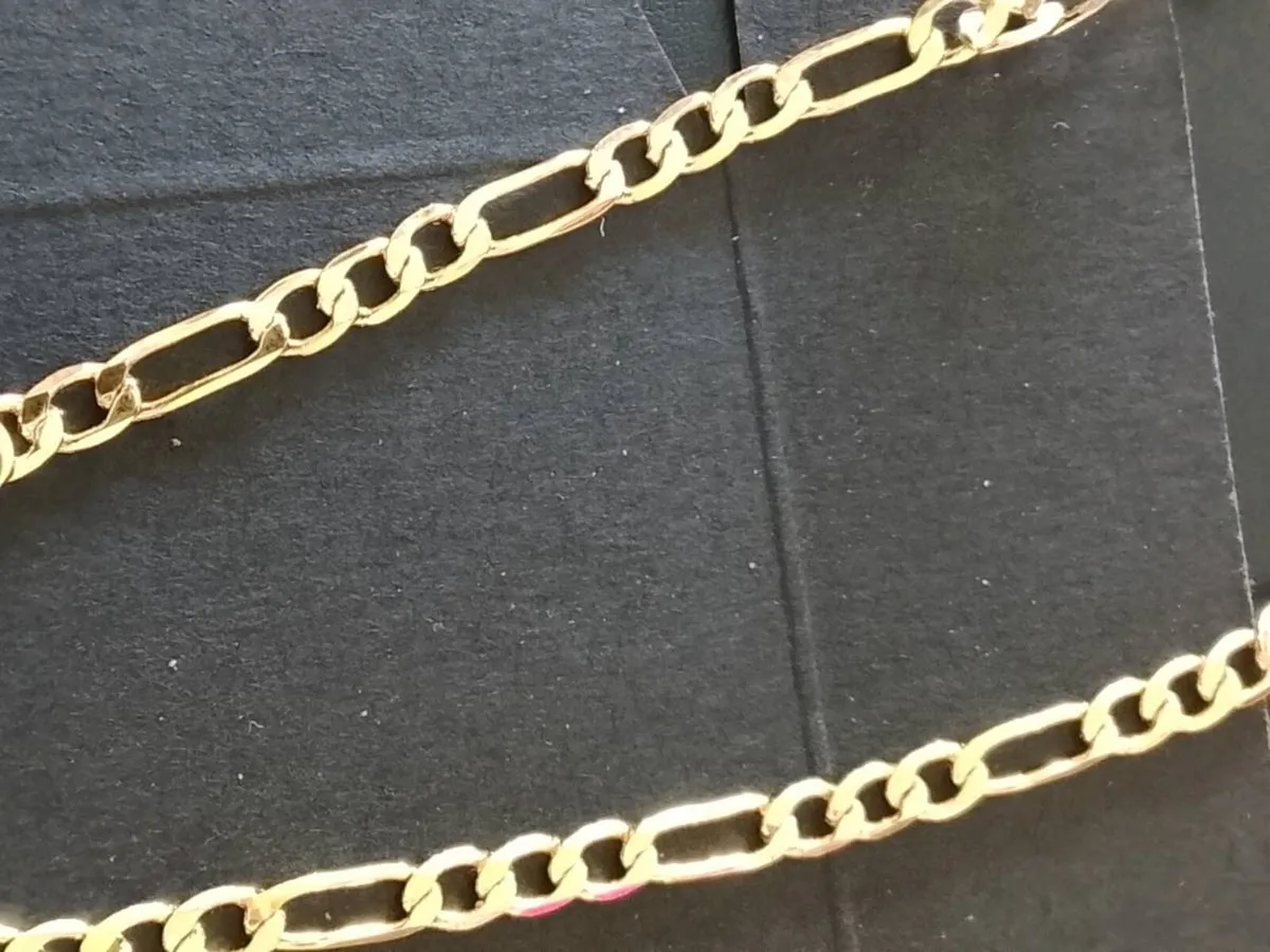 Gold Figaro chain - Image 4