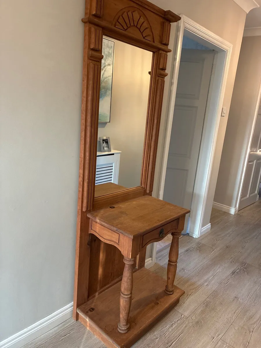 Entrance display unit with mirror - Image 1