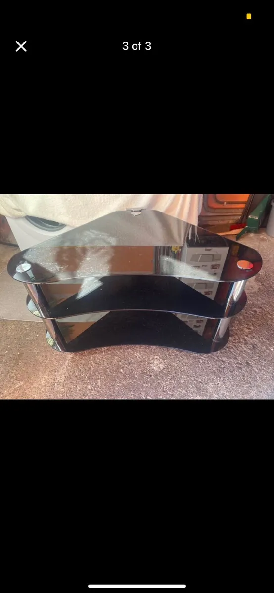 TV stand - Image 1