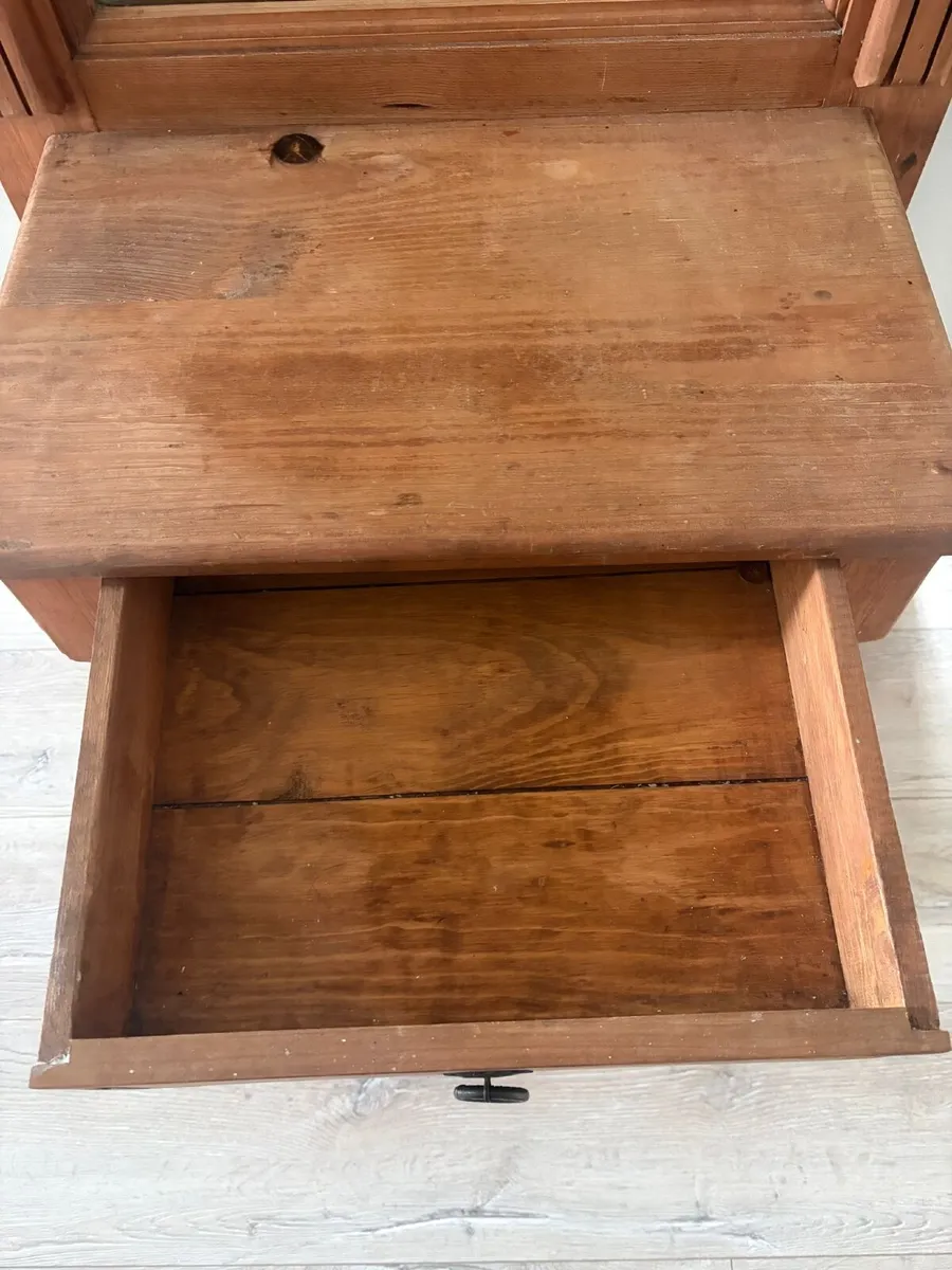 Entrance display unit with mirror - Image 4