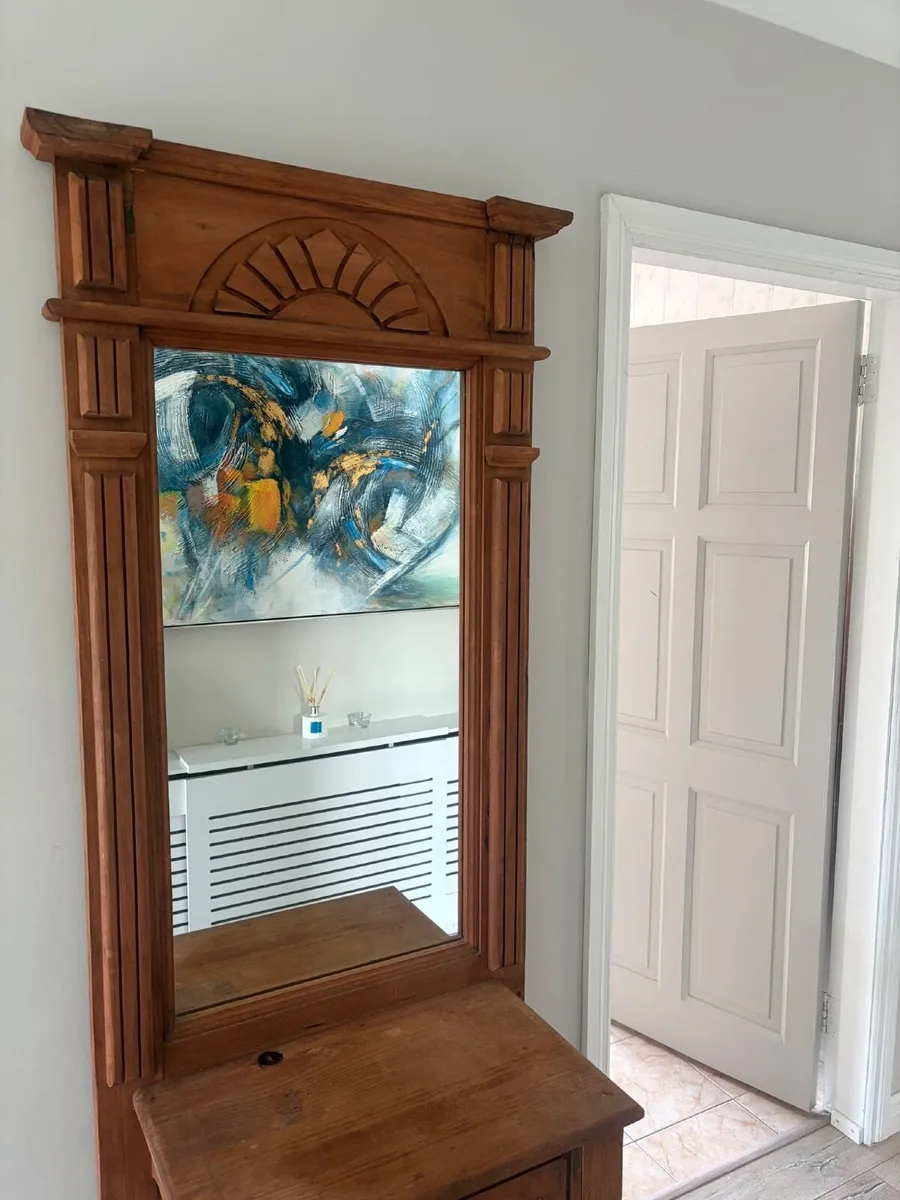 Entrance display unit with mirror - Image 2