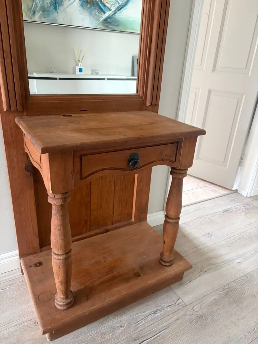 Entrance display unit with mirror - Image 3