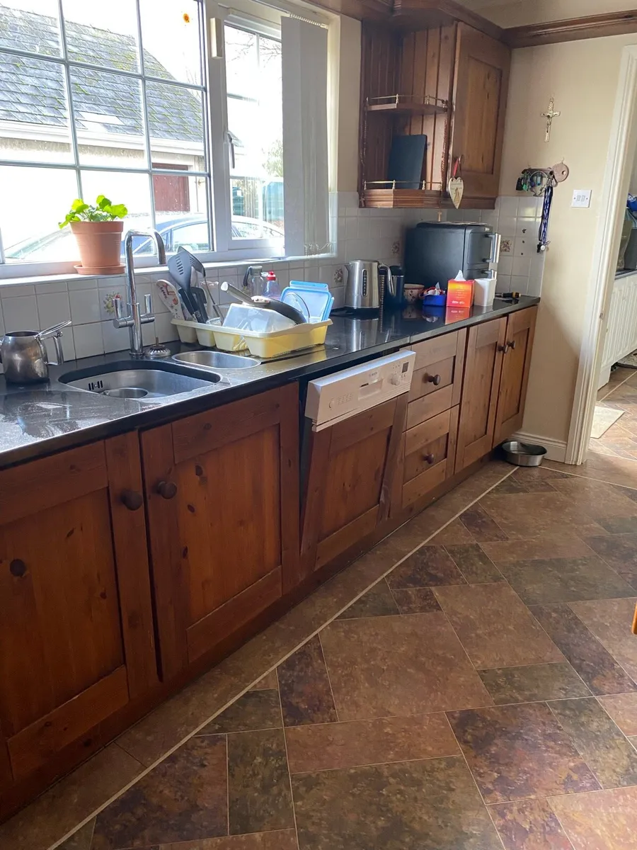 Solid Pine Kitchen c/w Black Granite Worktop - Image 3