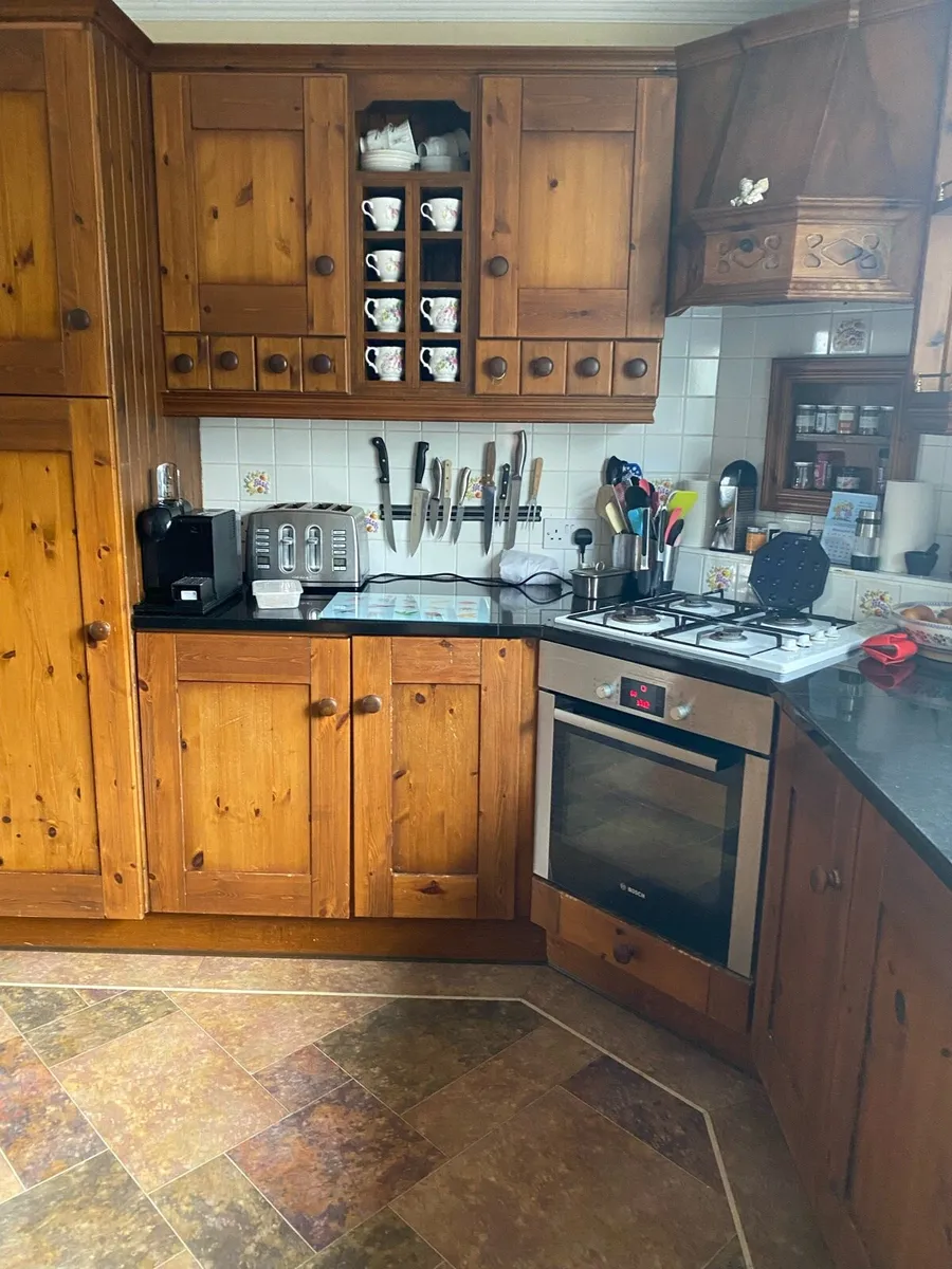 Solid Pine Kitchen c/w Black Granite Worktop - Image 4