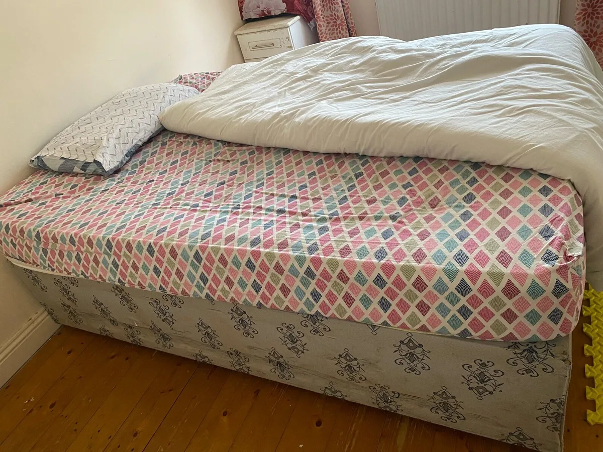 Double bed - Image 2