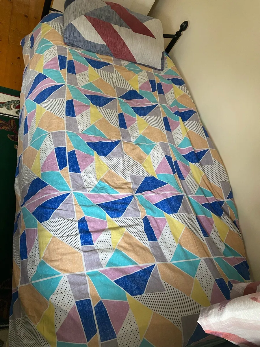 Single bed - Image 2