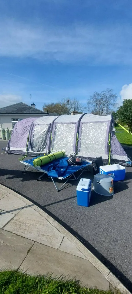 Tent, air tent and accessories - Image 1