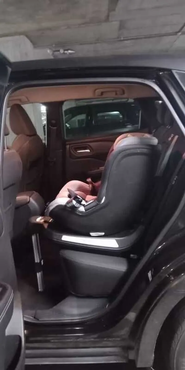 Mountain Buggy Safe Rotate Car Seat - Image 1