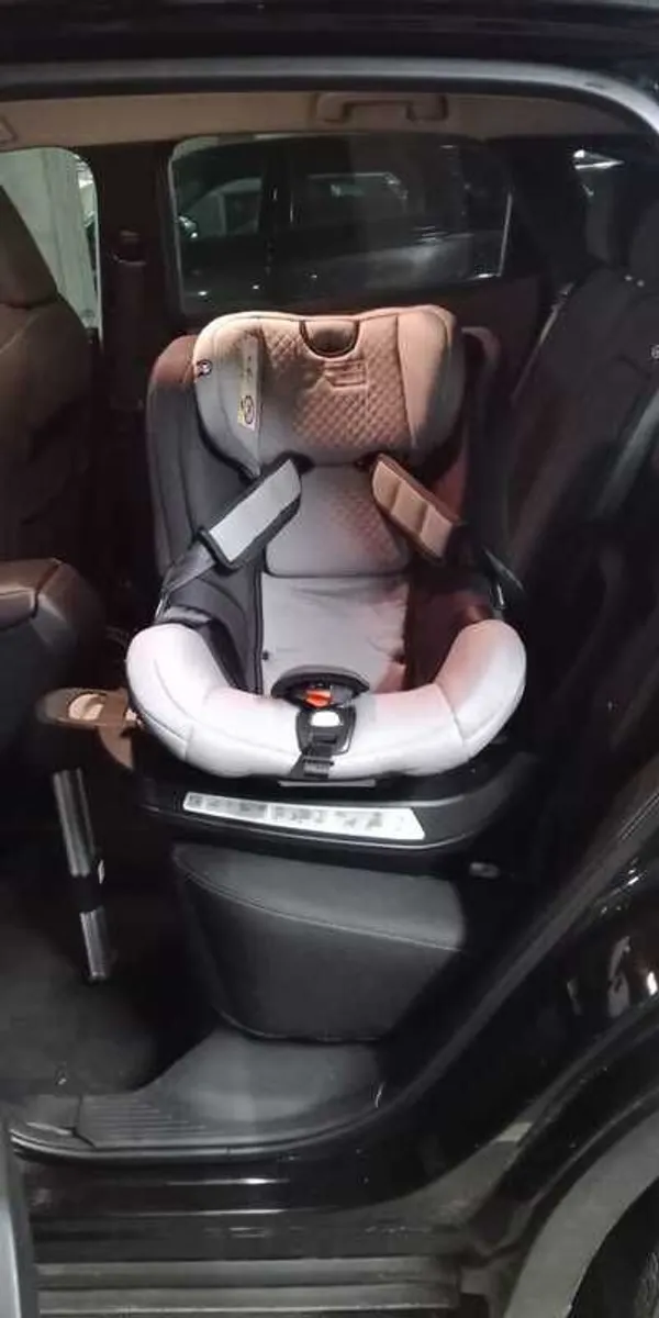 Mountain Buggy Safe Rotate Car Seat - Image 3