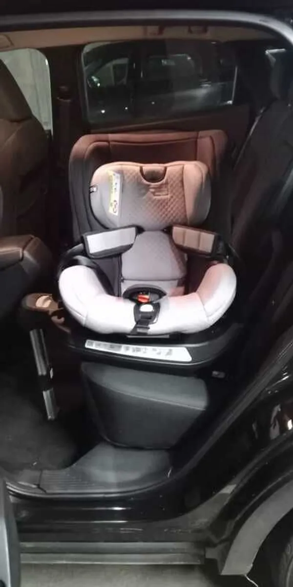 Mountain Buggy Safe Rotate Car Seat - Image 4