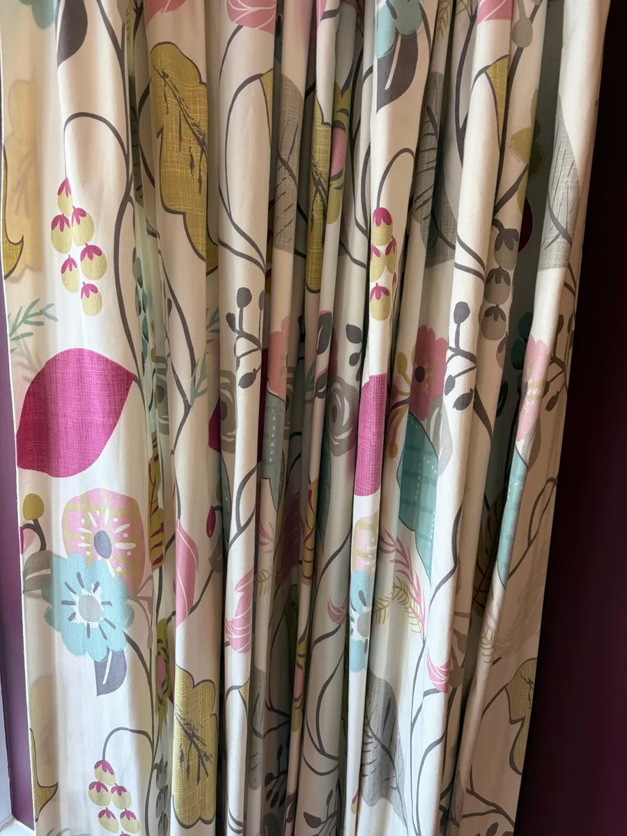 Curtains - Image 2