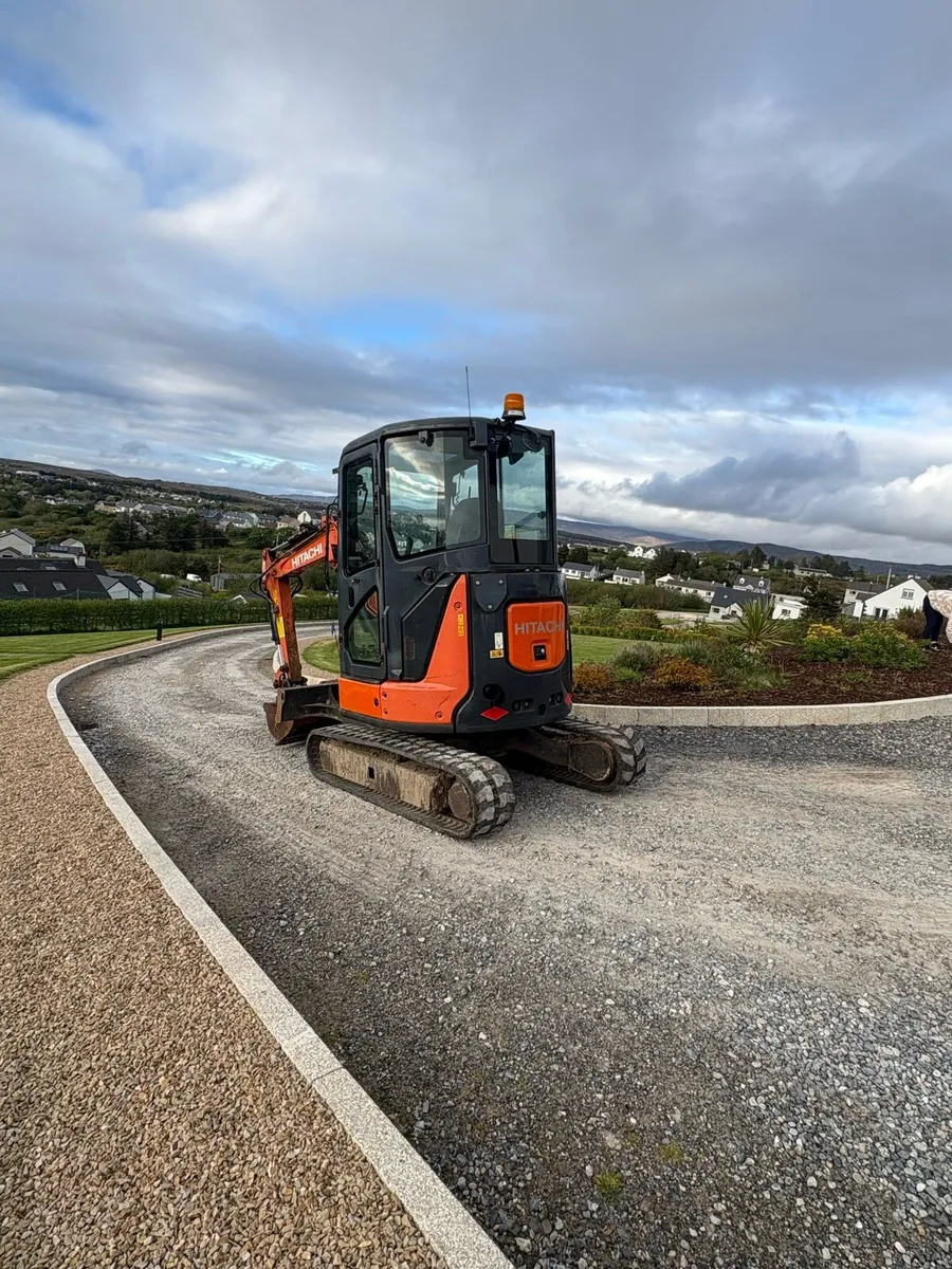 2016 hitachi 33u - Image 3