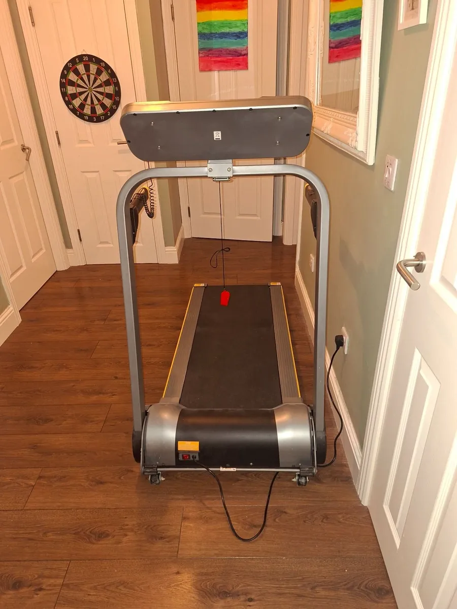 Power track 6000 folding treadmill with incline - Image 1