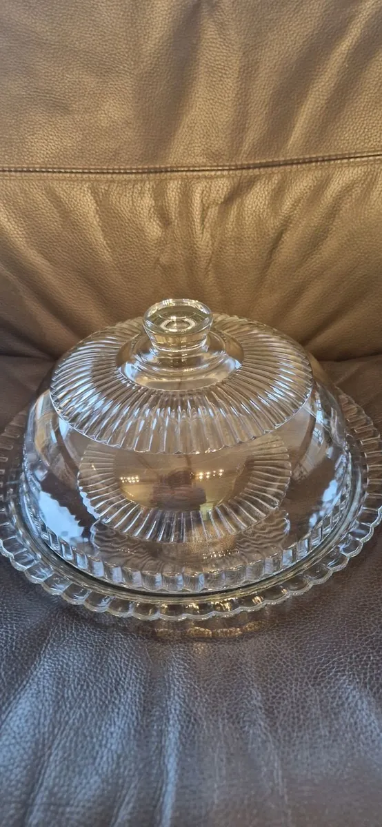 Cake stand & cover - Image 1