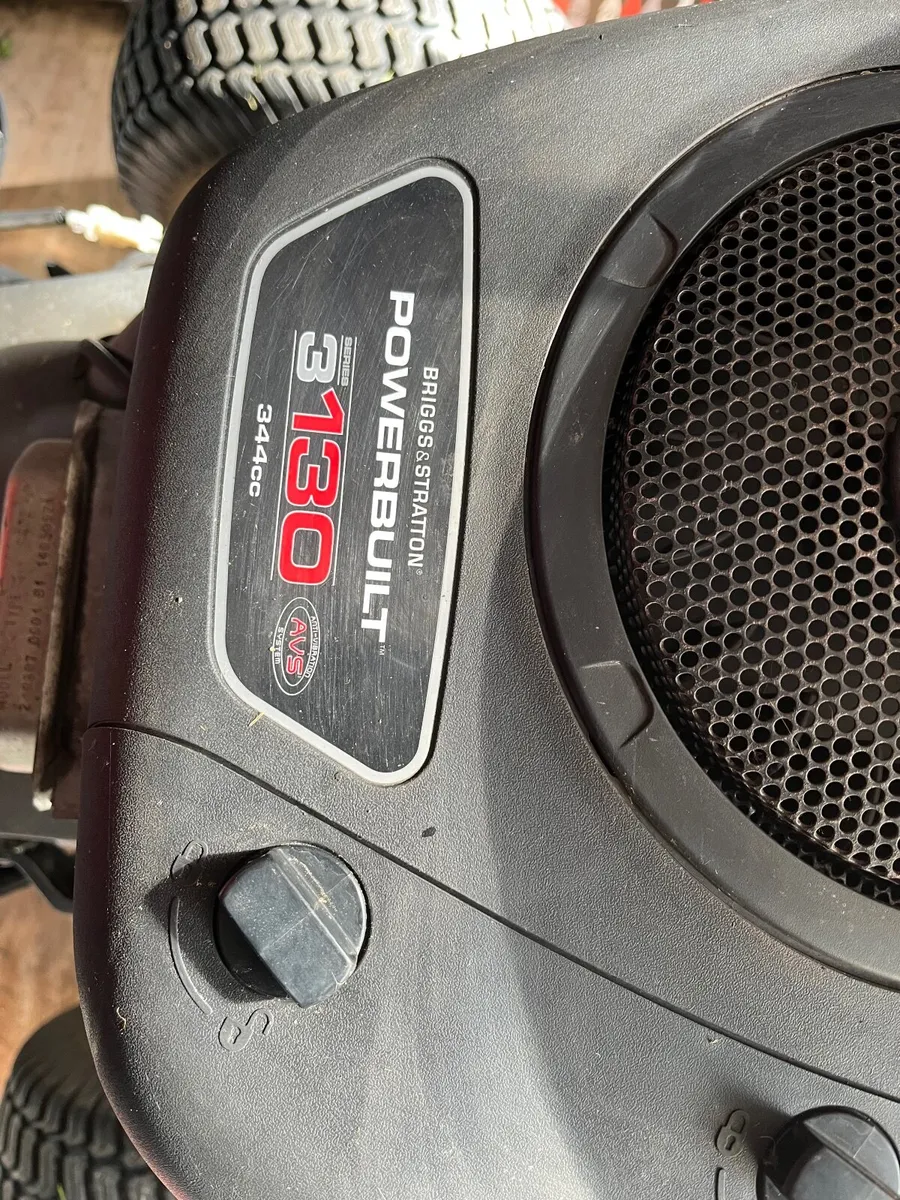 Ride-on lawnmower - Image 2