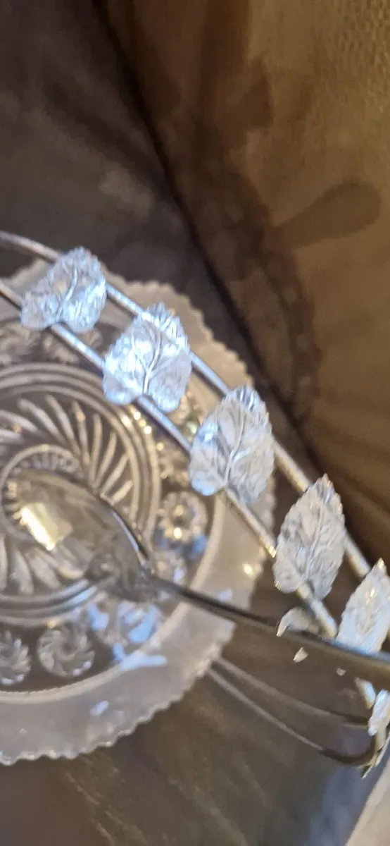 Delicate Glass serving bowl - Image 2