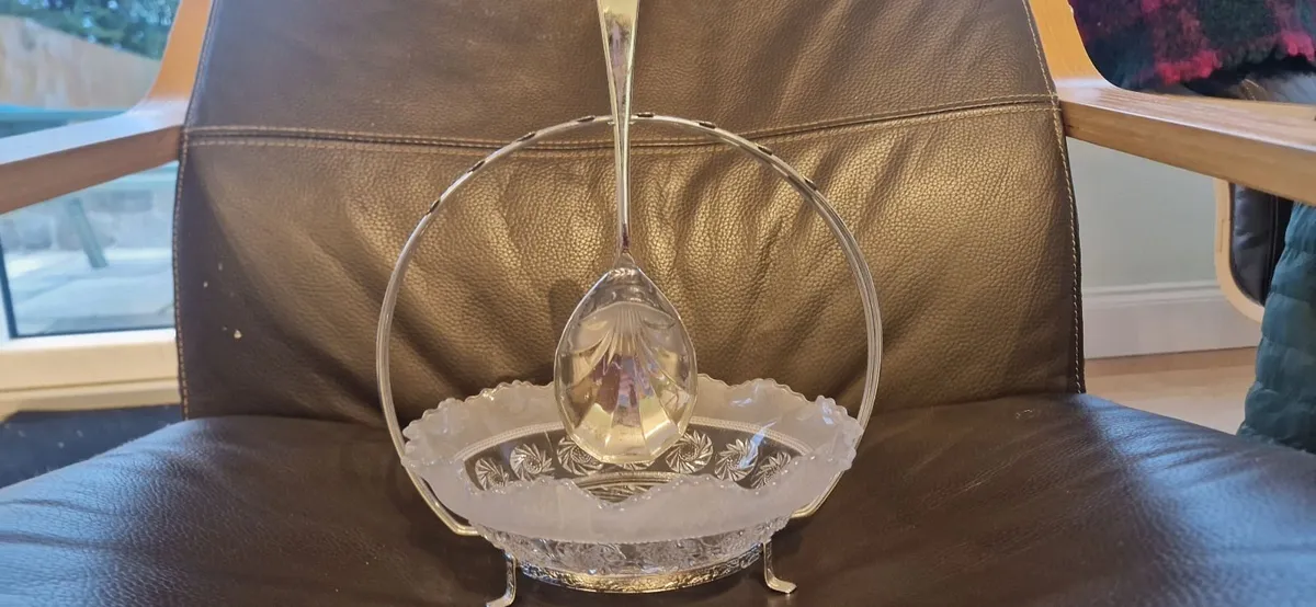 Delicate Glass serving bowl - Image 3