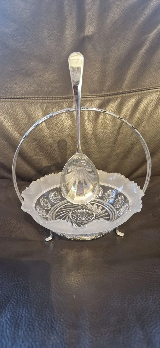 Delicate Glass serving bowl - Image 4
