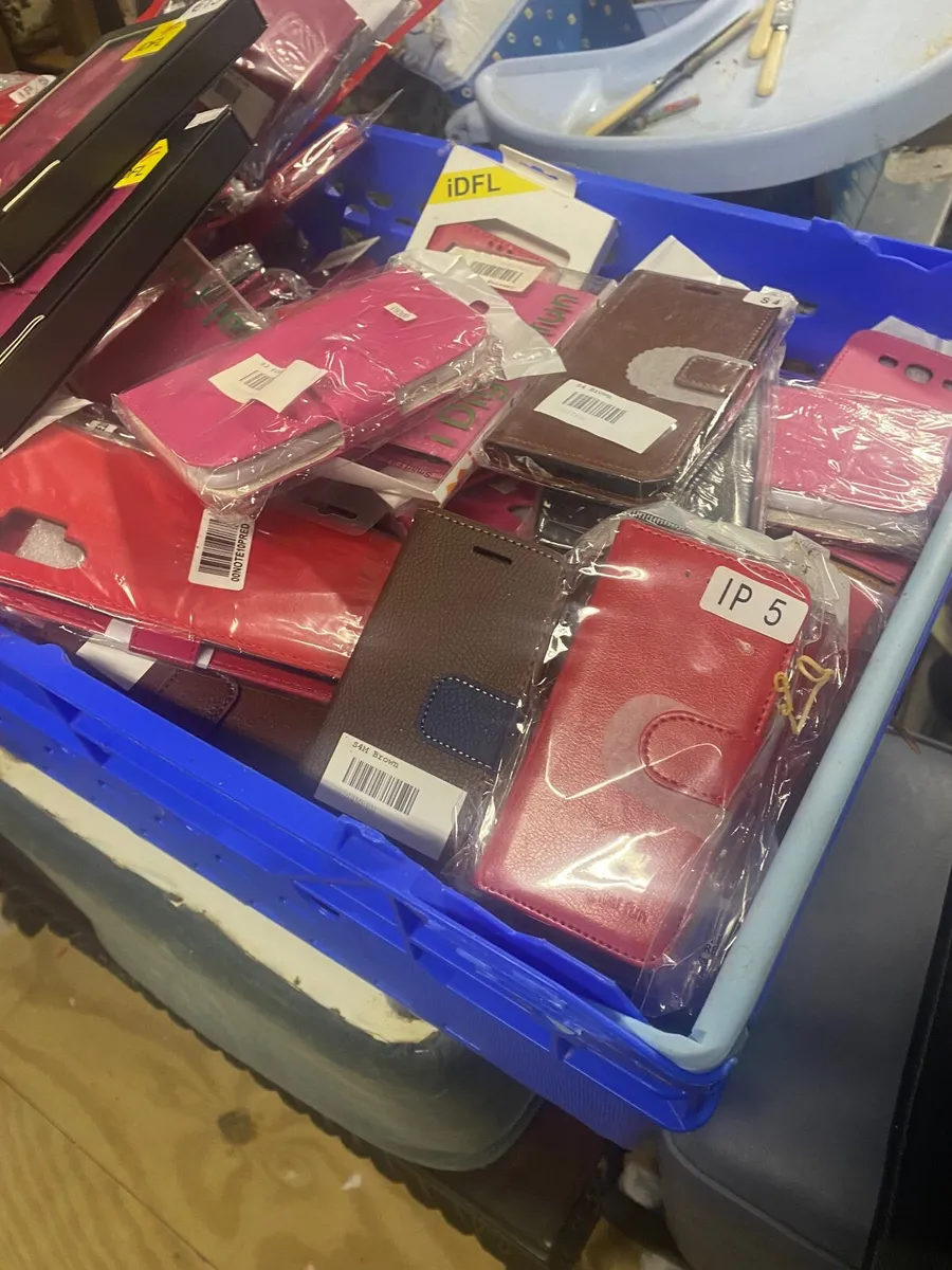 Crate of phone cases - Image 4