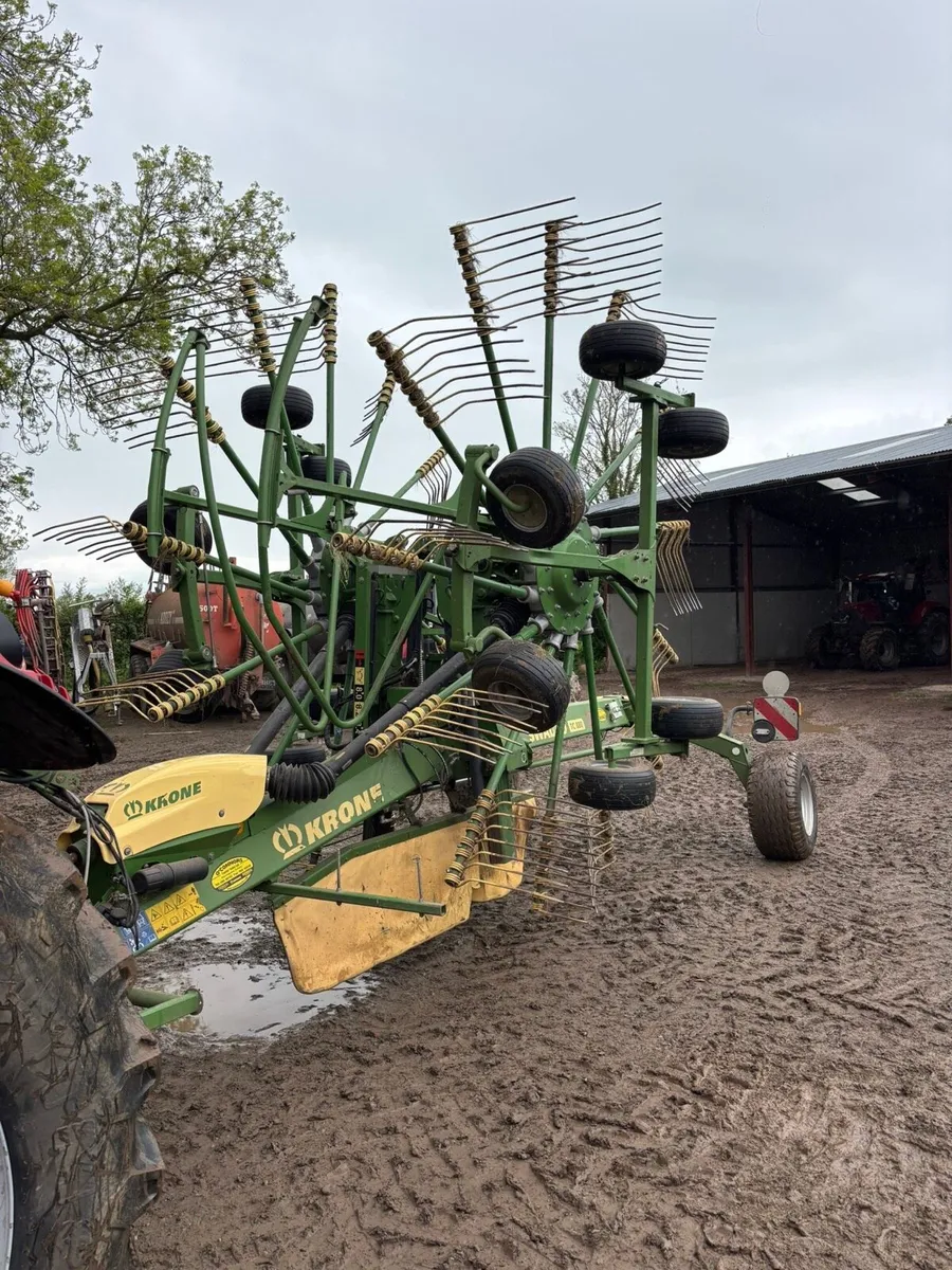 Krone 880 - Image 1