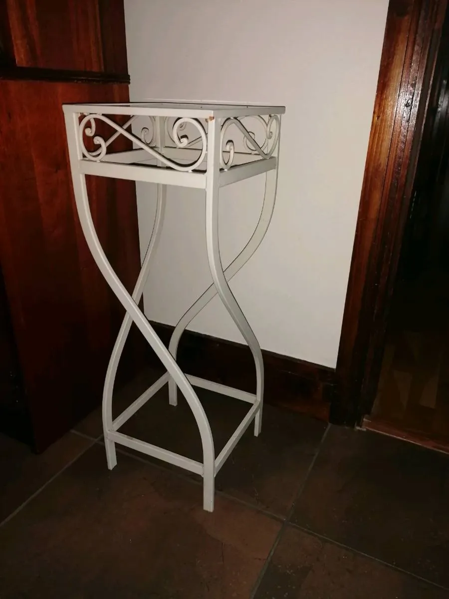Lamp/Plant Table - Image 1