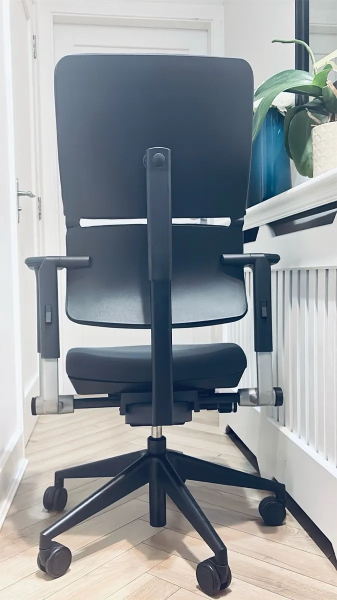 Steelcase Please V2 ergonomic office chair Cleaned - Image 3