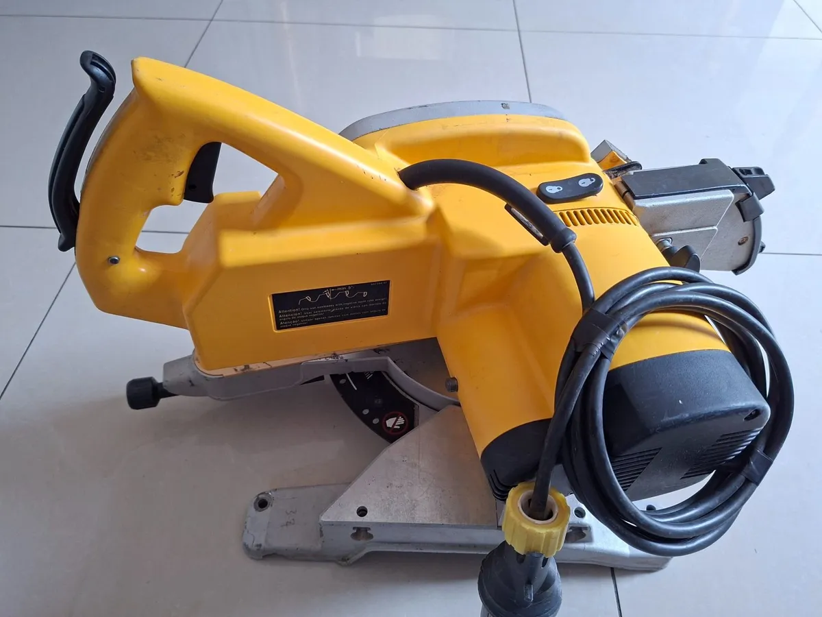 Dewalt DW707-LX 216mm Mitre Saw 110v - Image 3