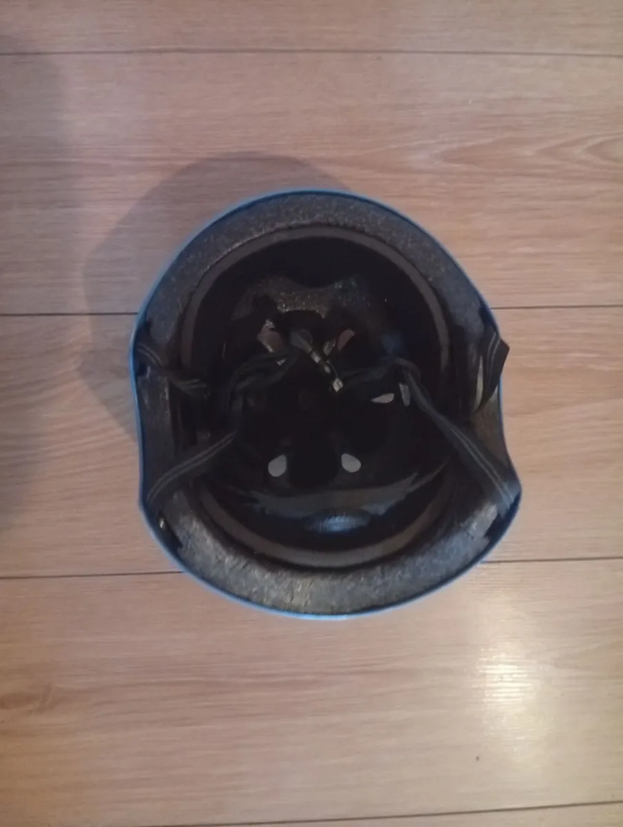 Quality Universal Helmet M-Size 1month old - Image 2