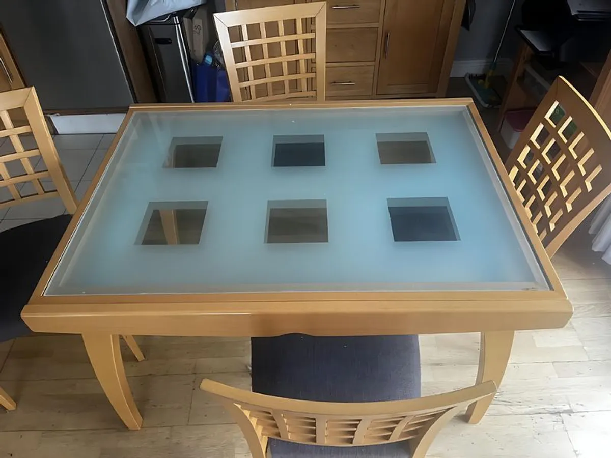 Calligaris Table and chairs - Image 1