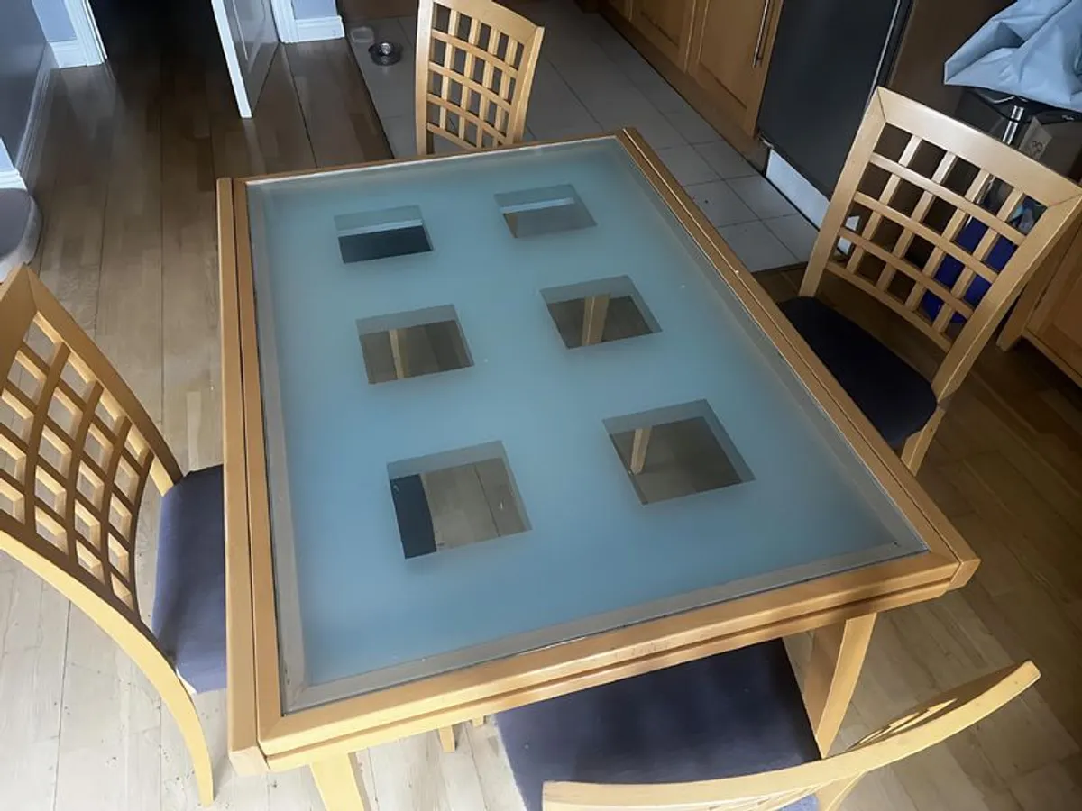 Calligaris Table and chairs - Image 2