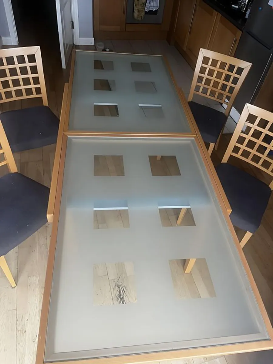 Calligaris Table and chairs - Image 3
