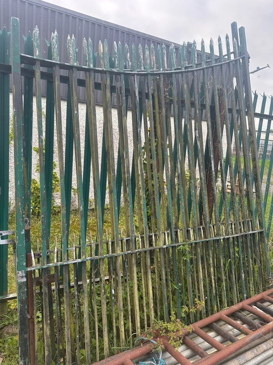 Double Gates - Image 1