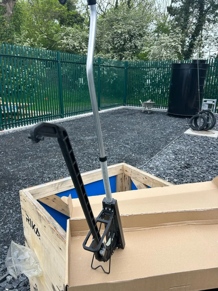 UFT Pipe Staple Gun - Image 2