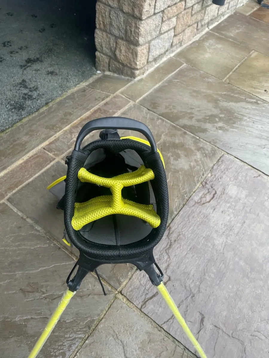 Golf bag and trolley - Image 3