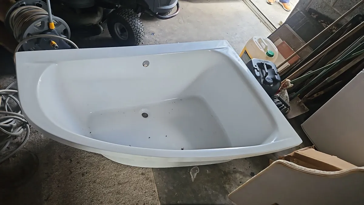 Bathtub - Image 3