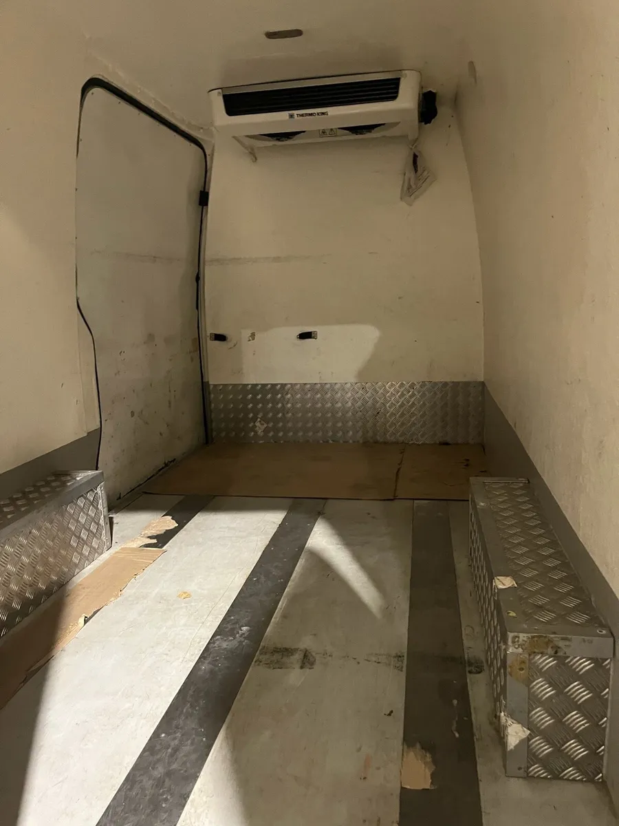 Refrigeration van for rent - Image 3