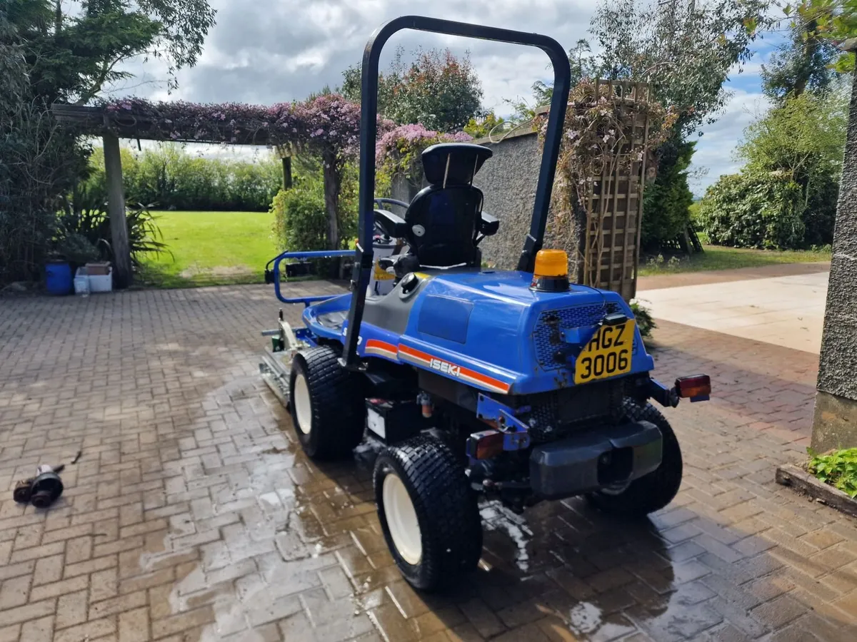 ISEKI SF370 ride on mower lawnmower - Image 4