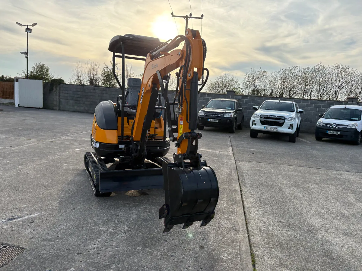 Kubota Powered MIVA VA30... 2.2 Ton Excavator... - Image 4