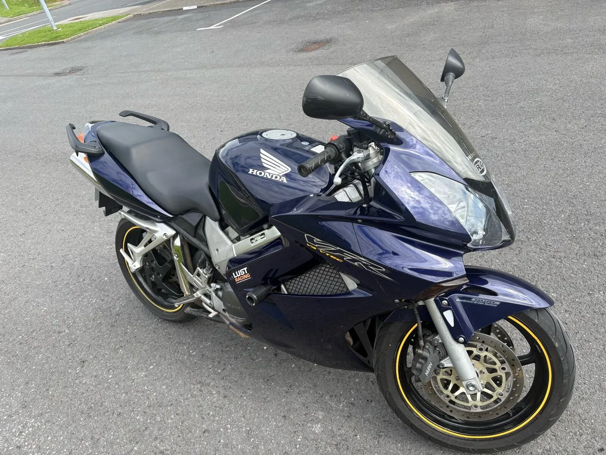 02 honda vfr 800 - Image 1