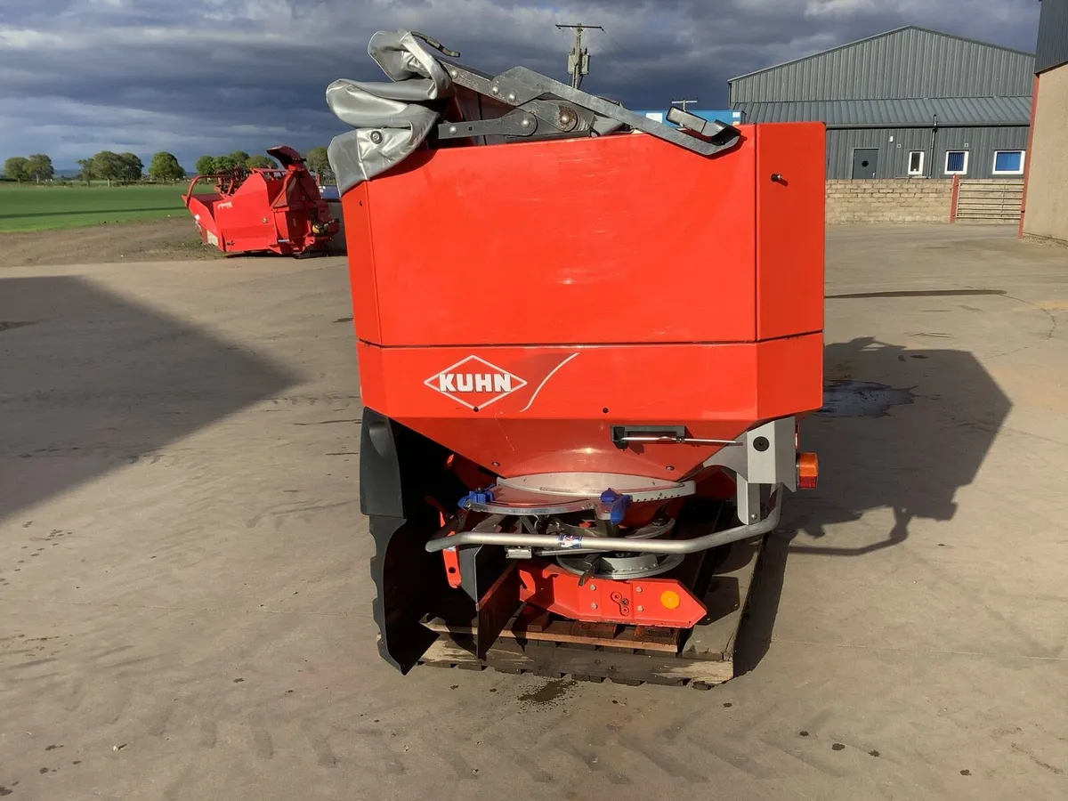 Kuhn Fertiliser Spreader - Image 3